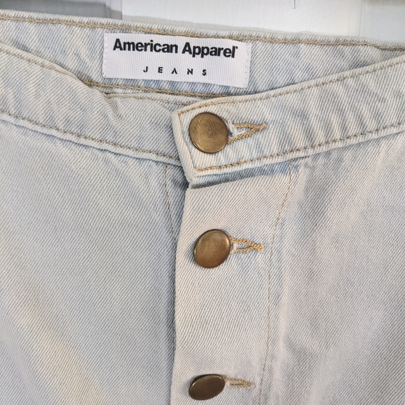 American Apparel button down denim skirt, Light Wash, size medium - Picture 4 of 4